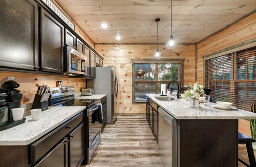 Sevierville Cabin | Modern Smoky Mtn Cabin | Hot Tub | Game Room | 85" TV | Sunset Deck | Sleeps 11