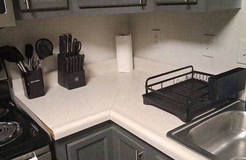 Columbia Apartment | Modern Space Great For Extended Stays! Pool & Gym