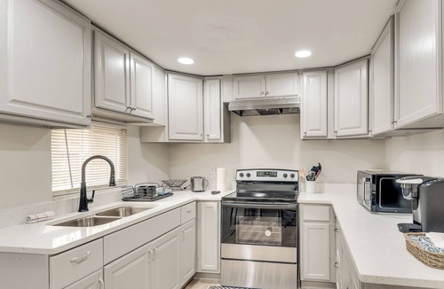Atlanta House | Modern Spacious 7-bedroom Oasis Near ATL's Main Attractions, Dining & Shopping