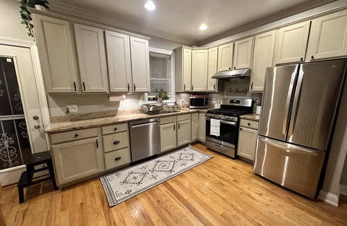 Graduate Hospital House | Modern spacious home - 10min walk Rittenhouse amazing views w/roof deck sleeps 6