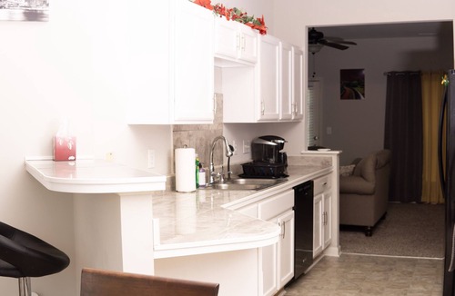 Davis Lake - Eastfield House | Modern & Spacious Townhome in University Area