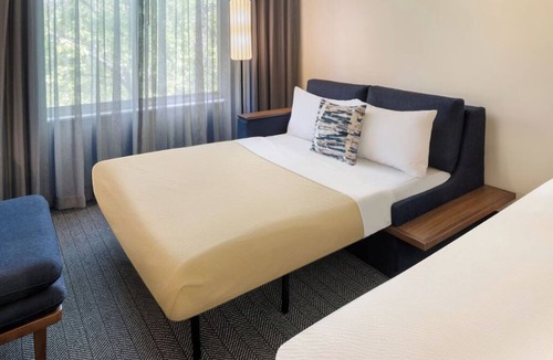 Hopelawn Hotel | Modern Stay with 2 Queen Beds, Free Parking, and Close to Major Highways