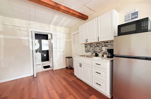 Winter Haven Apartment | Modern Studio Escape 10min to Legoland