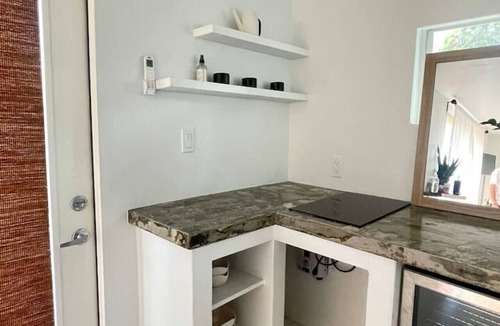 Whitfield Villa | Modern Studio Near SRQ Airport