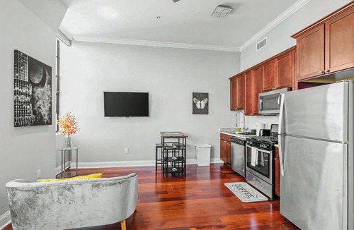 Olde Kensington Apartment | Modern Studio near The Piazza | NoLibs | Sleeps 2