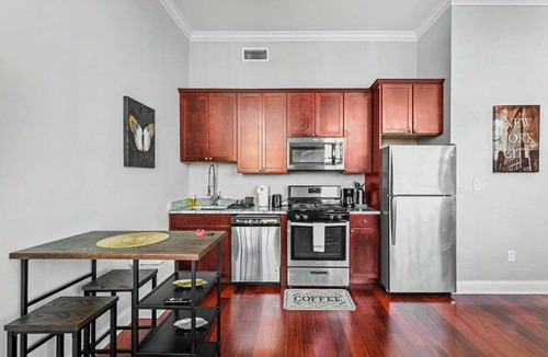 Olde Kensington Apartment | Modern Studio near The Piazza | NoLibs | Sleeps 2
