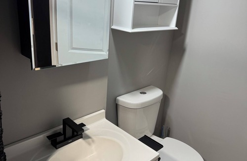 Woodlawn House | Modern Suite near Downtown Baltimore