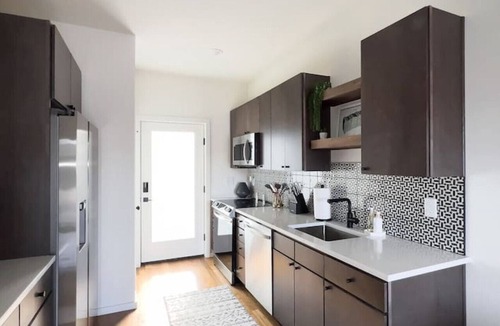 Chattanooga Condo | Modern Townhome by Riverwalk | Walkable & Stylish