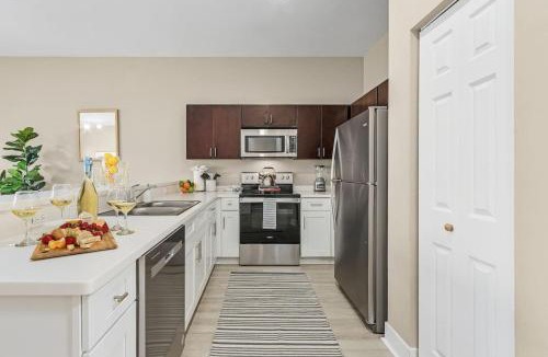 Iona House | Modern Townhouse close to beaches