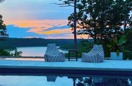 Elizabeth Cabin | Modern Treehouse Sunset Cabin Hot Tub on Norfork Lake- Ozark Mountains Remote