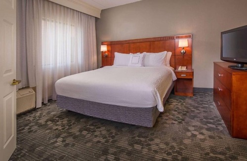 University Place Hotel | Modern Unit w/Balcony, Near PNC Pavilion | Pool Access & Pet-Friendly