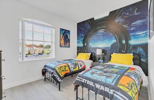Windwood Bay House | Modern Vacation Home Minutes Away From The Parks