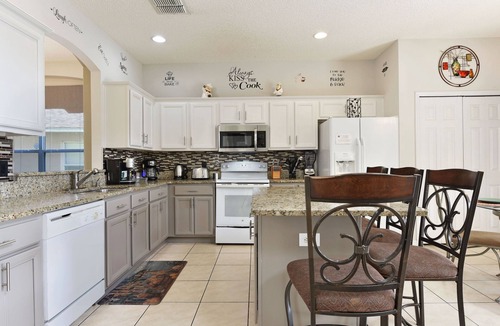 West Kissimmee Villa | Modern villa✦4 king en-suites✦5min2Disney✦Gameroom✦South Pool/Spa✦Themed Rooms