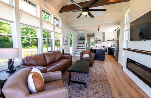 Tracy City Cabin | Modern Waterfront Home With Lake Views in Water’s Edge Tennessee