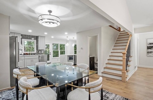 Decatur House | Modern5BR/3,5b Home with Garage & Basement. Great for Professionals or Families.
