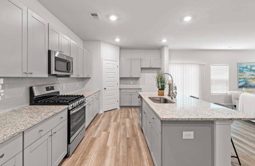 Johns Island House | Modernized 5BR Family Home｜Tranquil Patio｜Secure Backyard｜Warm & Inviting #41505