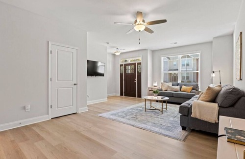 Taylors House | Monarch Meadow - 15 min to Downtown Greenville!
