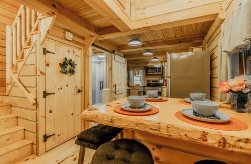 Elizabethton Cabin | Monarch Mountain Luxury Cabins w Hot Tub and Pet Friendly Cabin B