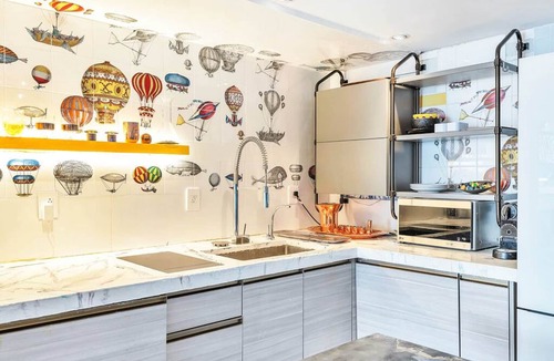 West Avenue Condo | Mondrian 1020 · 1100 Custom Eclectic Artist SUITE Bay W/Balcony