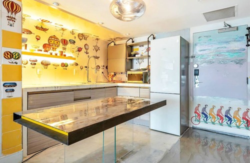 West Avenue Condo | Mondrian 1020 · 1100 Custom Eclectic Artist SUITE Bay W/Balcony