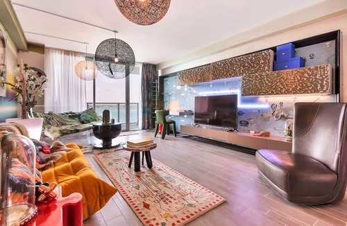 West Avenue Condo | Mondrian 1020 · 1100 Custom Eclectic Artist SUITE Bay W/Balcony