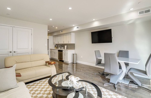Point Breeze Condo | Month-Long Philly Base 3 Mi to Lincoln Financial!