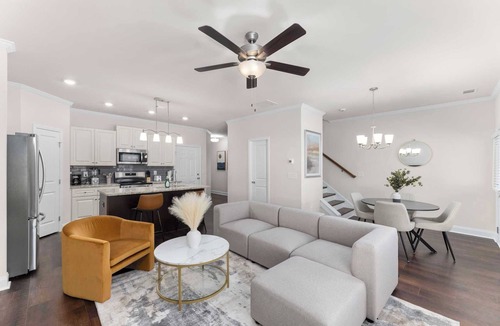 Lilburn House | Month2Month｜Lush Yard｜Garage Access｜Pet-Friendly｜Spacious 3B｜Flex-Lease #42000