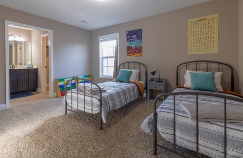 Kingston House | Monthly Pet Friendly 4 Bedroom Family Home