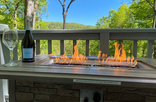 Montreat Cabin | MONTREAT ROUND HOUSE - Mountain views, Renovated, Hot Tub, Fire Pit