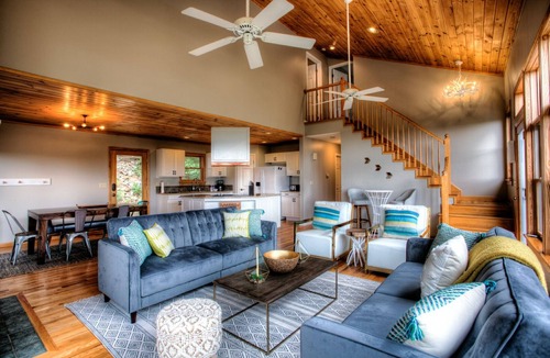 Montreat House | MonTreat Yourself | Luxurious Mountain Escape with Hot Tub and Game Room