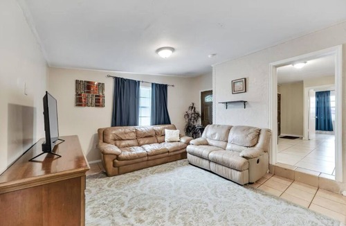 Temple Crest House | Montu's Landing! Rare Find 6 Bedroom House at Busch Gardens! Sleeps 15!