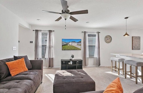 Biscayne House | *Montward preserve way retreat* WiFi Near,Airport & Zoo