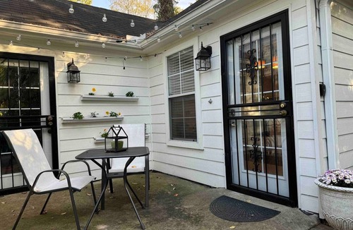 East Memphis Apartment | Moody Blues Studio Perfect for Work or Romance