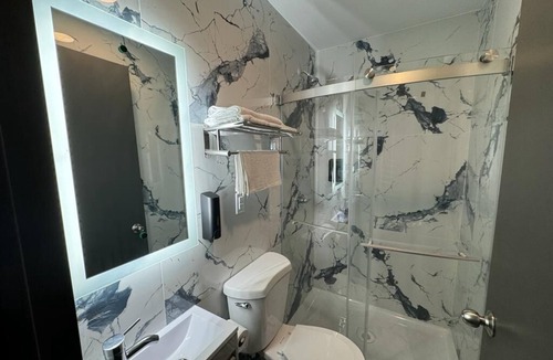 Brownsville Hotel | Moon Hotel Brooklyn