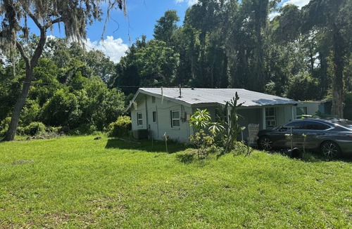 Moon Lake Estates Cottage | Moon Lake Cottage Retreat in New Port Richey - 3 br/1bath w/RV Access!