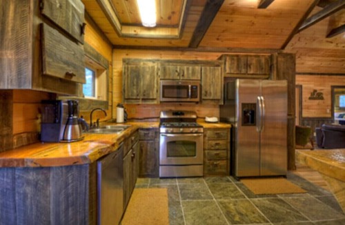 Foxfire Estates Cabin | Moonlight Creek Cabin, 3 miles to downtown, luxury cabin, sleeps 10