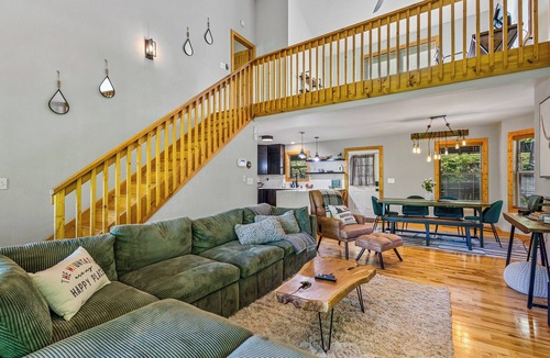 Blairsville Cabin | Moose Shack - Mountain Views · Spa King Suite · Game Room · 3 Patios