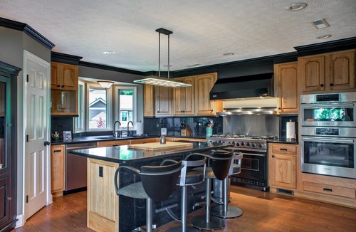 Laurel Park House | Morning Glow | Modern Mountain Retreat with Long-Range Views + Fireplace | Near Hendersonville