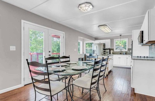 Snellville House | Morning Mist Lake House