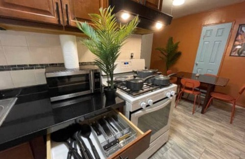 Queens House | Moroccan Lover's Oasis: 2BR/2BA Great for Large Groups and Families