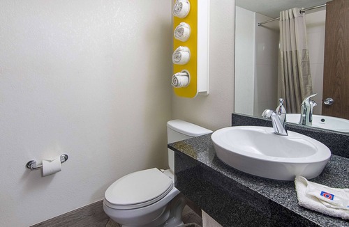 Eagan Park Hotel | Motel 6 Atlanta, GA - Atlanta Airport