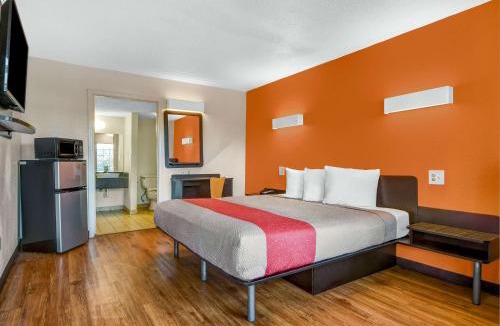 Calhoun Hotel | Motel 6-Calhoun, GA