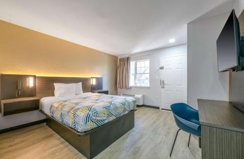 Columbus Hotel | Motel 6 Columbus, GA Columbus Airport