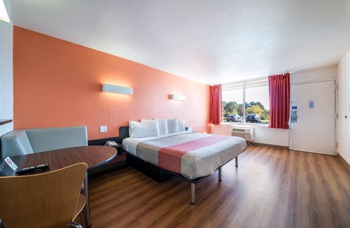 Icard Hotel | Motel 6 Connellys Springs, NC
