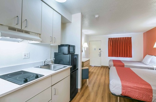 Dothan Hotel | Motel 6 Dothan, AL