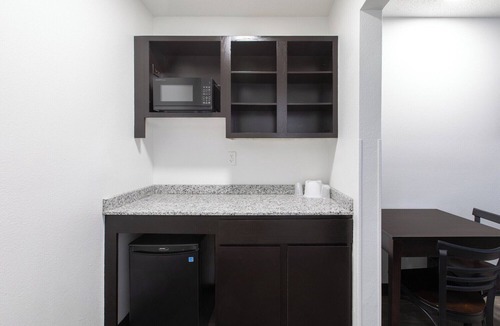 Conestee Hotel | Motel 6 Greenville, SC - I-85 Near Downtown