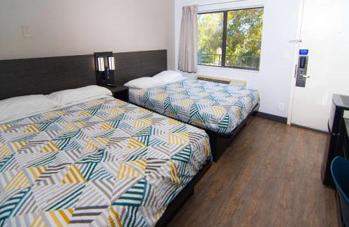 Lantana Hotel | Motel 6-Lantana West Palm Beach, FL