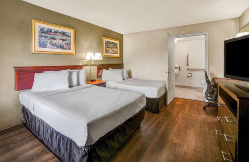 Lester Hotel | Motel 6 Lester, PA - Philadelphia Airport