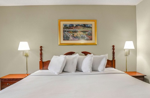 Lester Hotel | Motel 6 Lester, PA - Philadelphia Airport