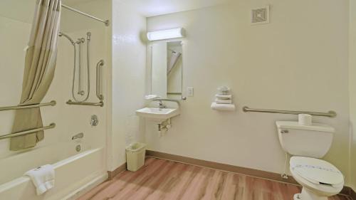 Maple Shade Hotel | Motel 6-Maple Shade Township, NJ - Philadelphia - Mt Laurel